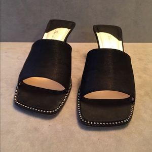 Black low heels, size 9 med., by Vis a Vive